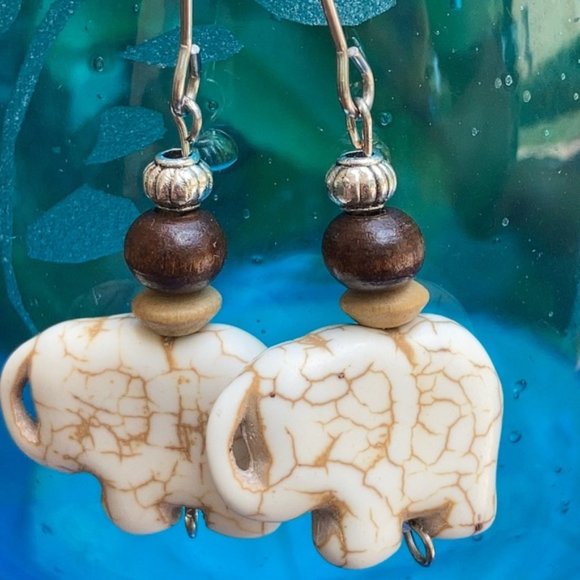 Boho Rustic White howlite stone Elephant earrings - Picture 4 of 10